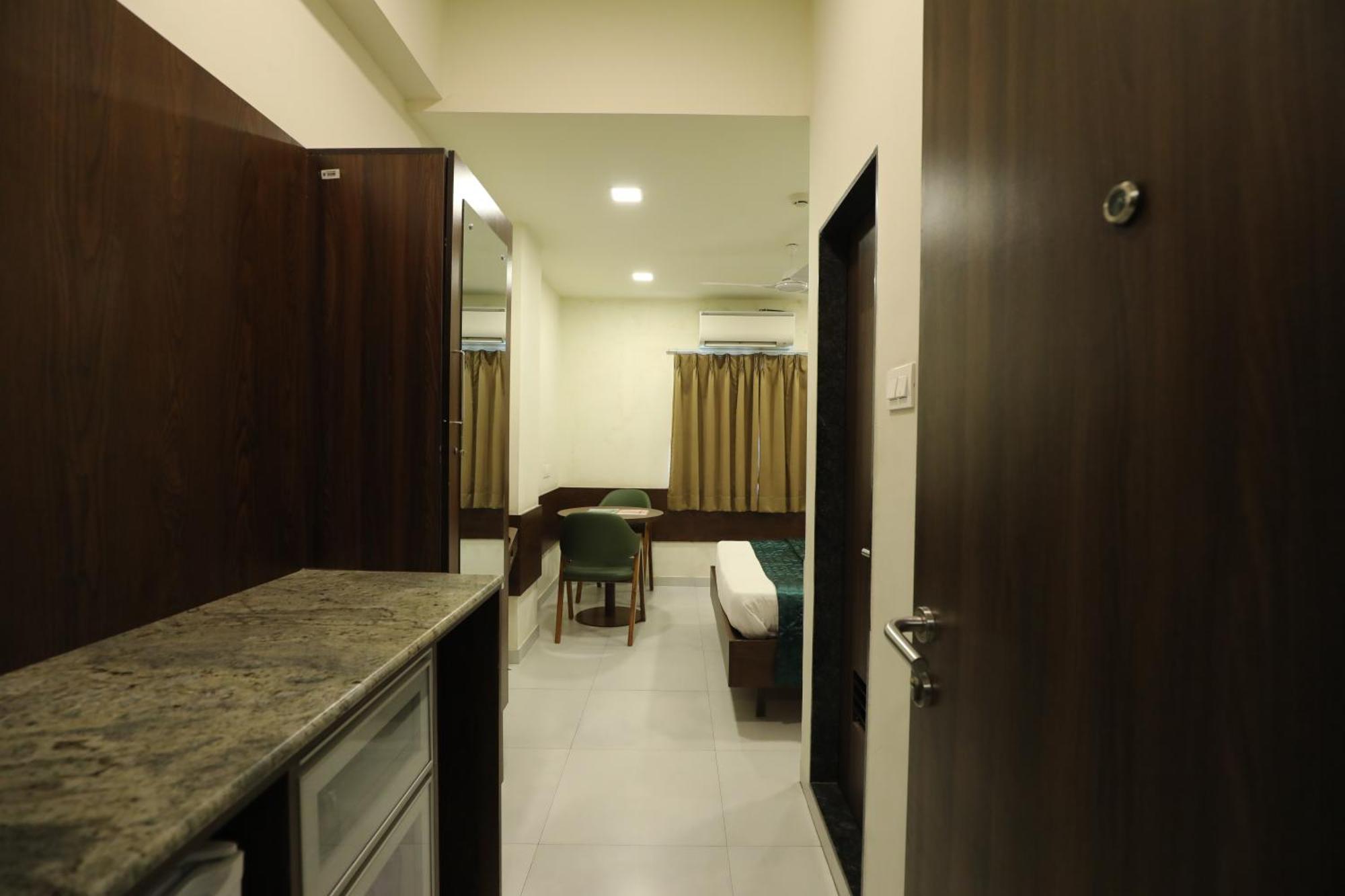 Greenotel Rooms Hazira, Surat Exterior foto