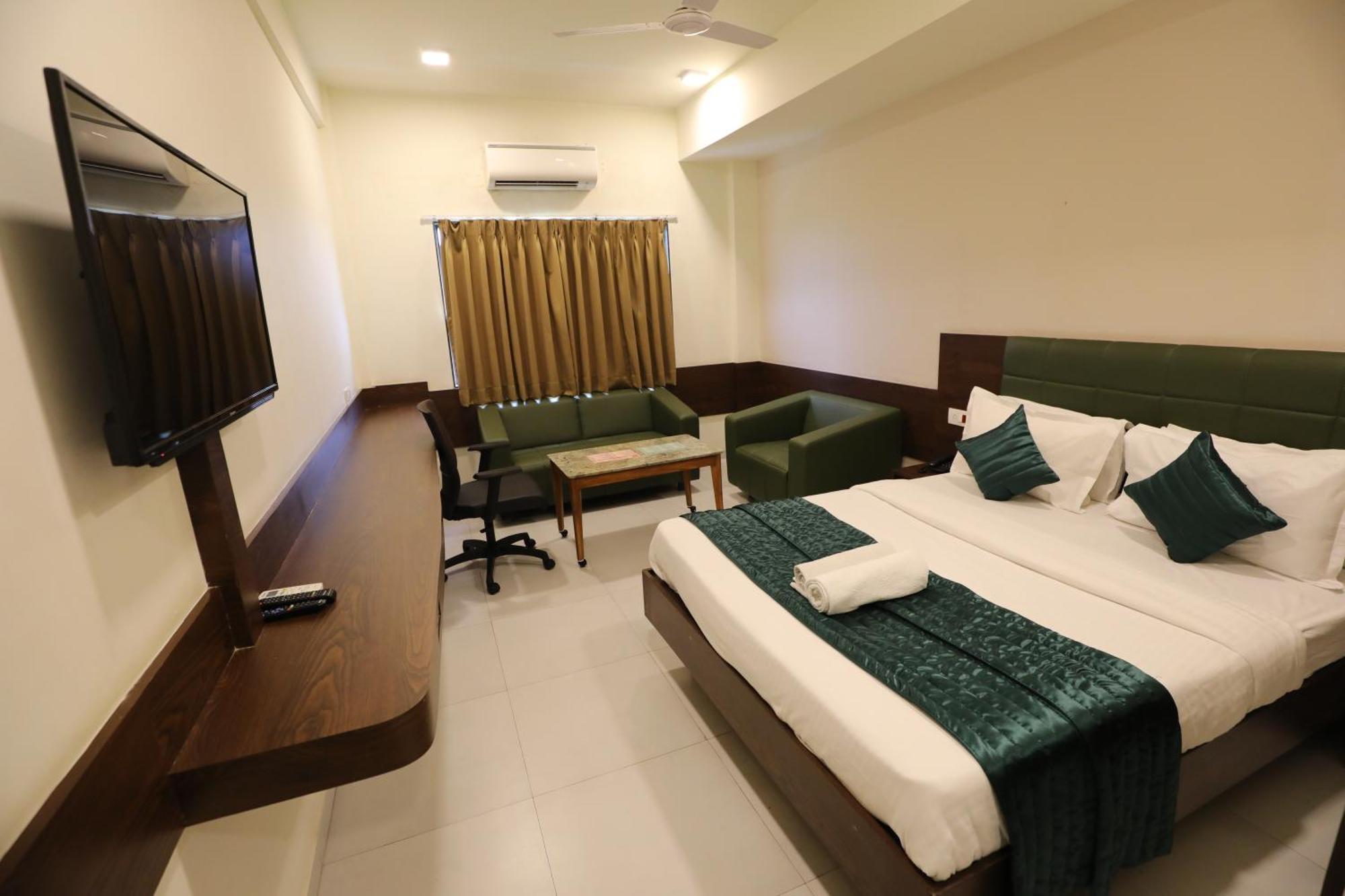 Greenotel Rooms Hazira, Surat Exterior foto