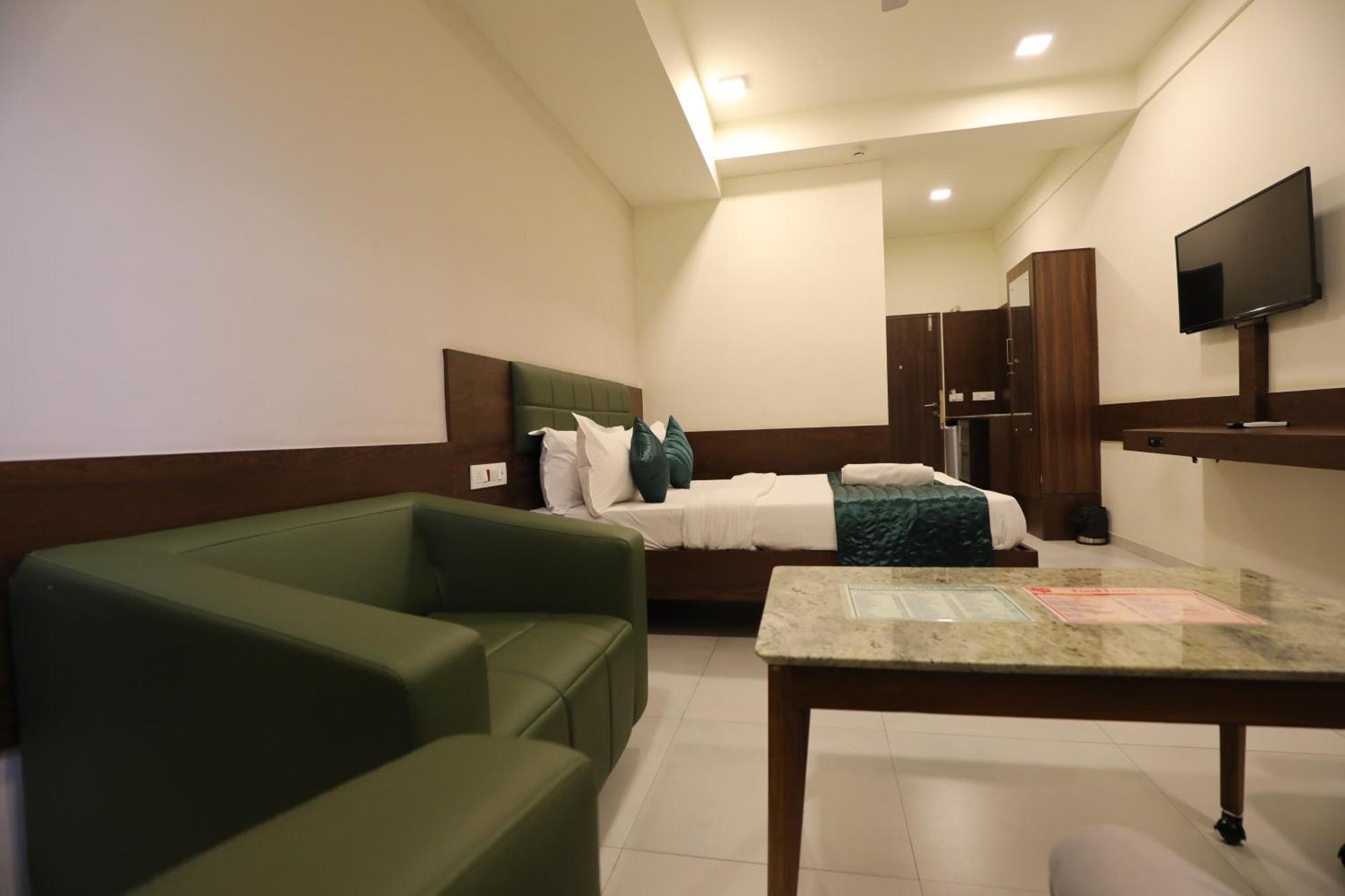 Greenotel Rooms Hazira, Surat Exterior foto