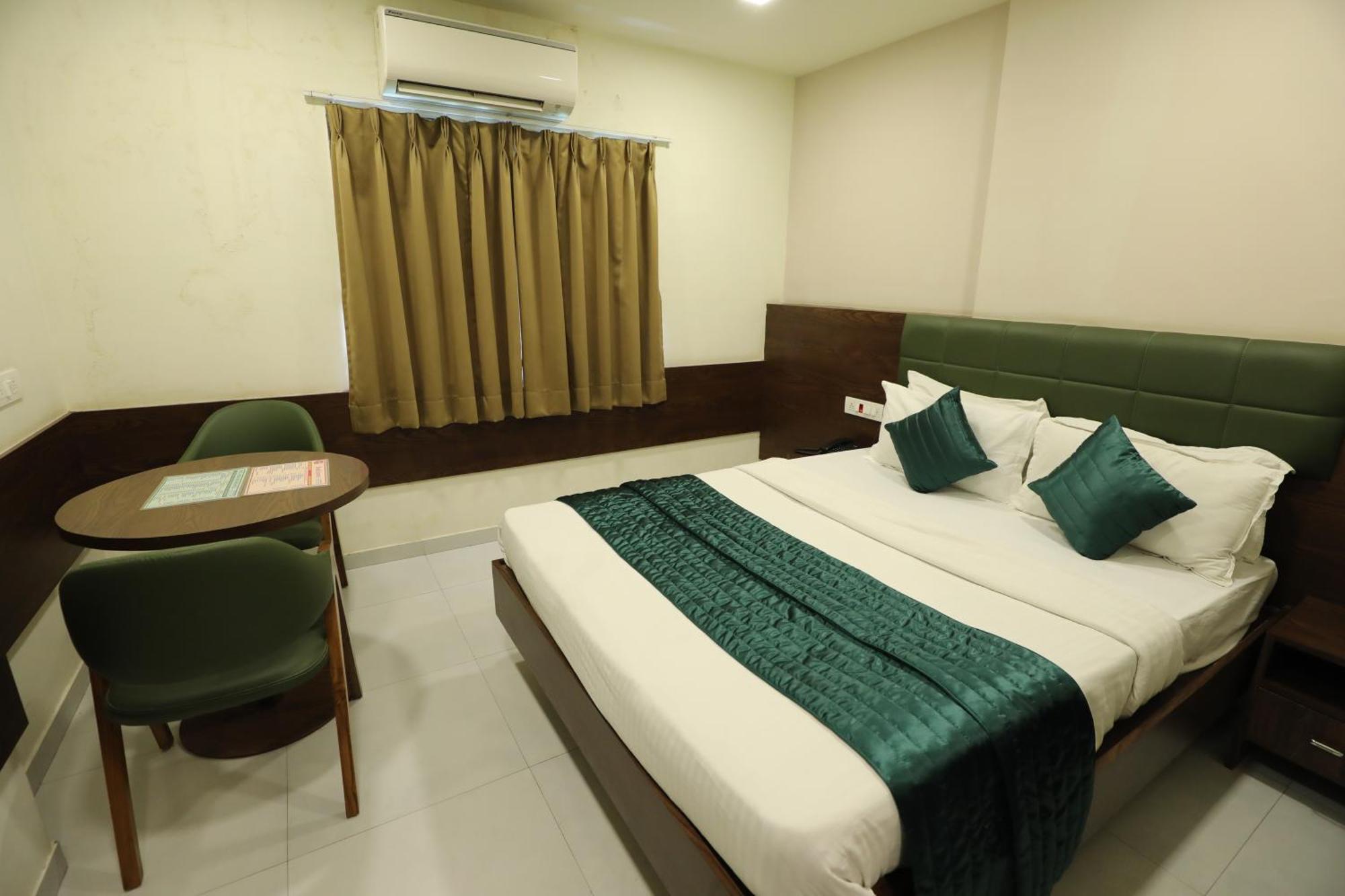 Greenotel Rooms Hazira, Surat Exterior foto